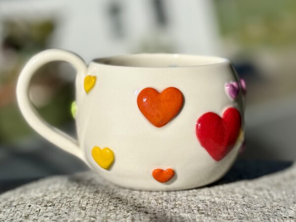 Mug en porcelaine Coeurs arc-en-ciel 2,5dl