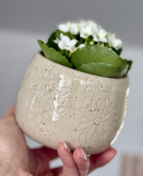 Cache-pot fleurs gravées