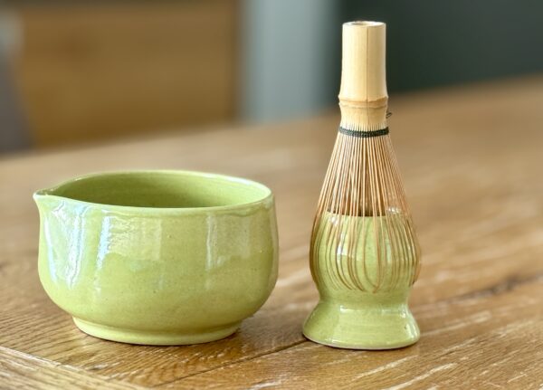 Bol à matcha et son porte fouet