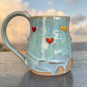 Le mug coeurs arc-en-ciel 3dl